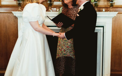 What does a wedding celebrant do?