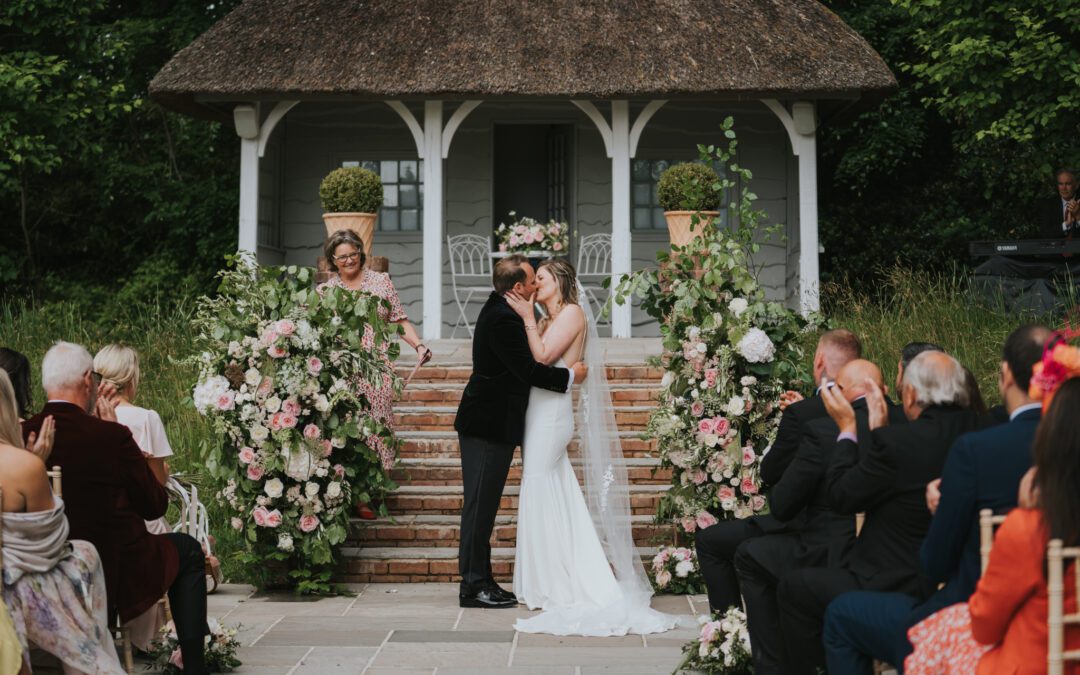 A celebrant FOR your wedding CEREMONY?  5 brilliant reasons to book one